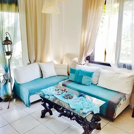 2 Steps From The Sea Frontbeach Villa